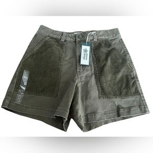 NWT Alpine Design Women’s Mixed Fabric 5” Shorts in Vintage Olive in size 6